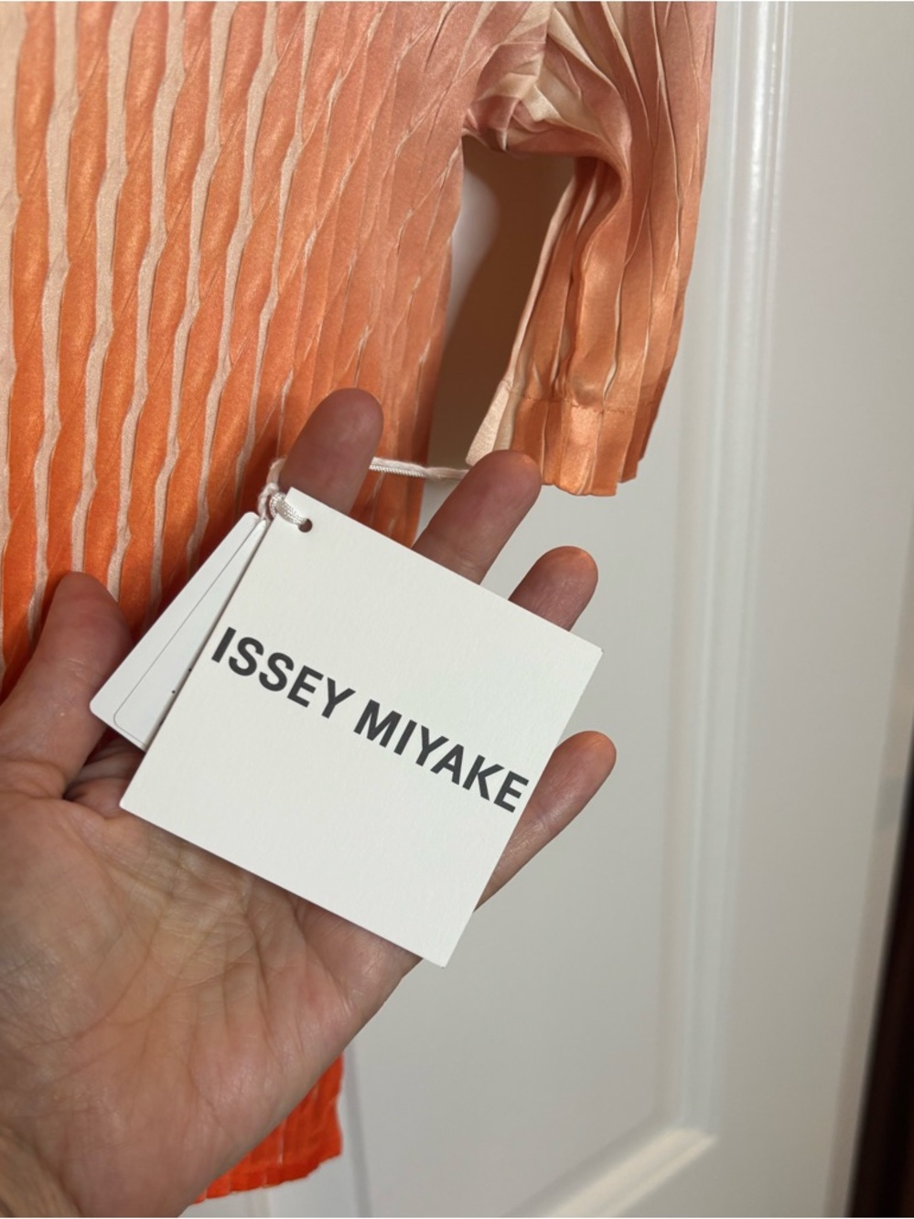 NWT ISSEY MIYAKE Women’s Gradient Orange Pleated Short-Sleeve Top Size 2/s-m - Picture 4 of 10